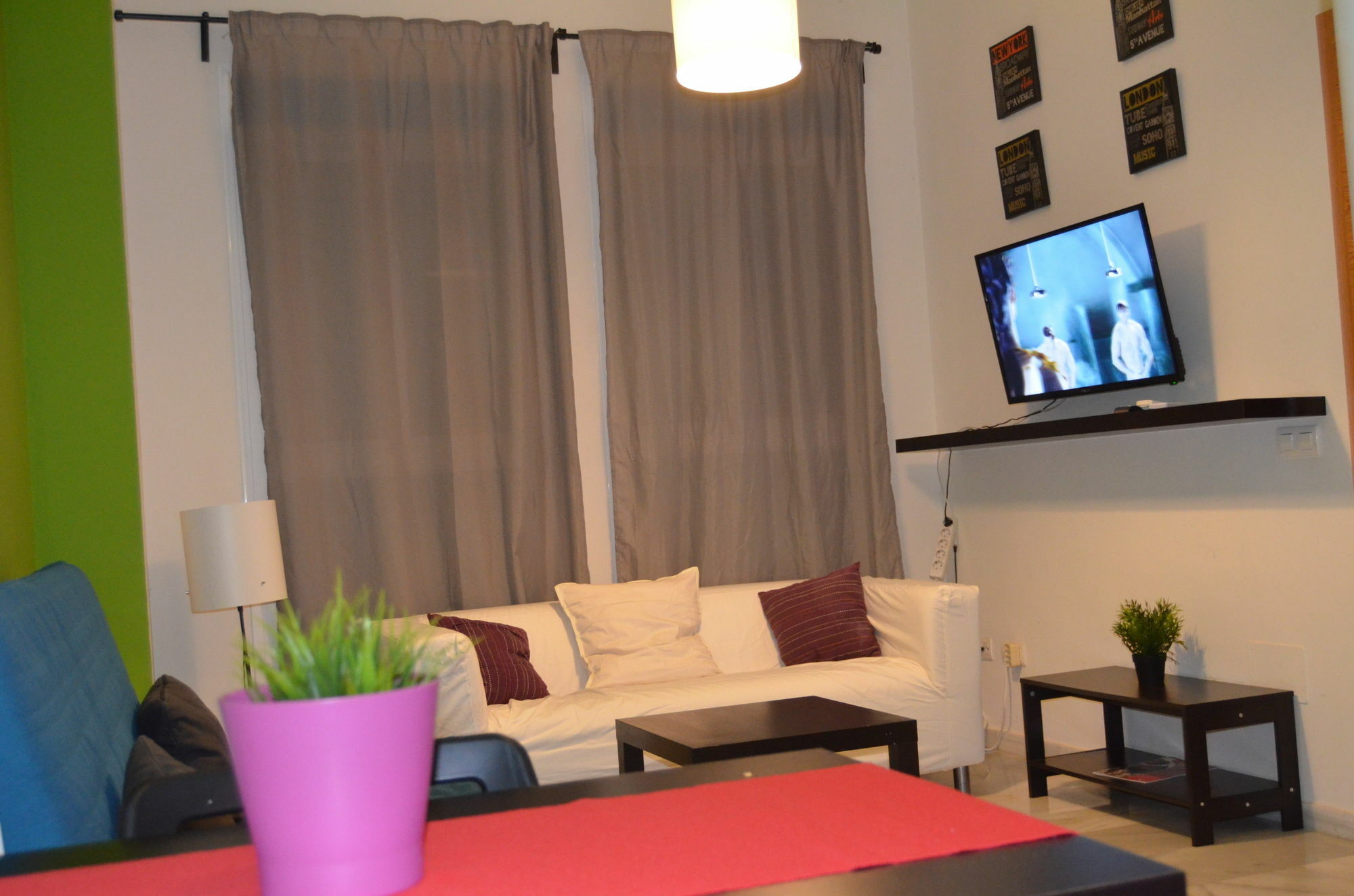 Apartamentos Canasteros Malaga Exterior photo